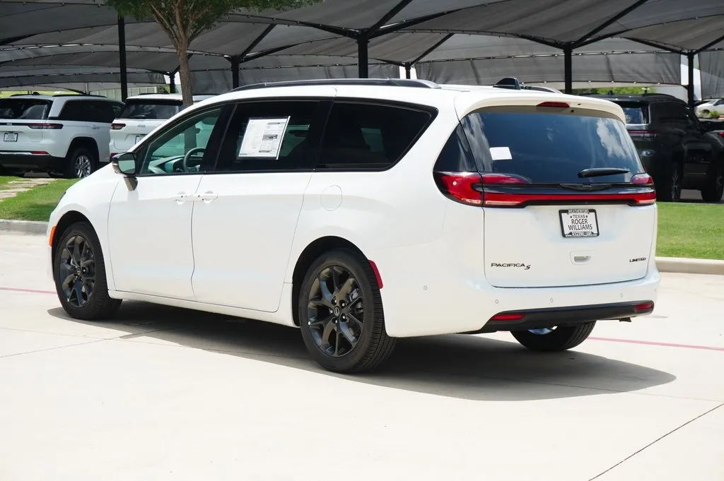 2025 Chrysler Pacifica Limited photo 11