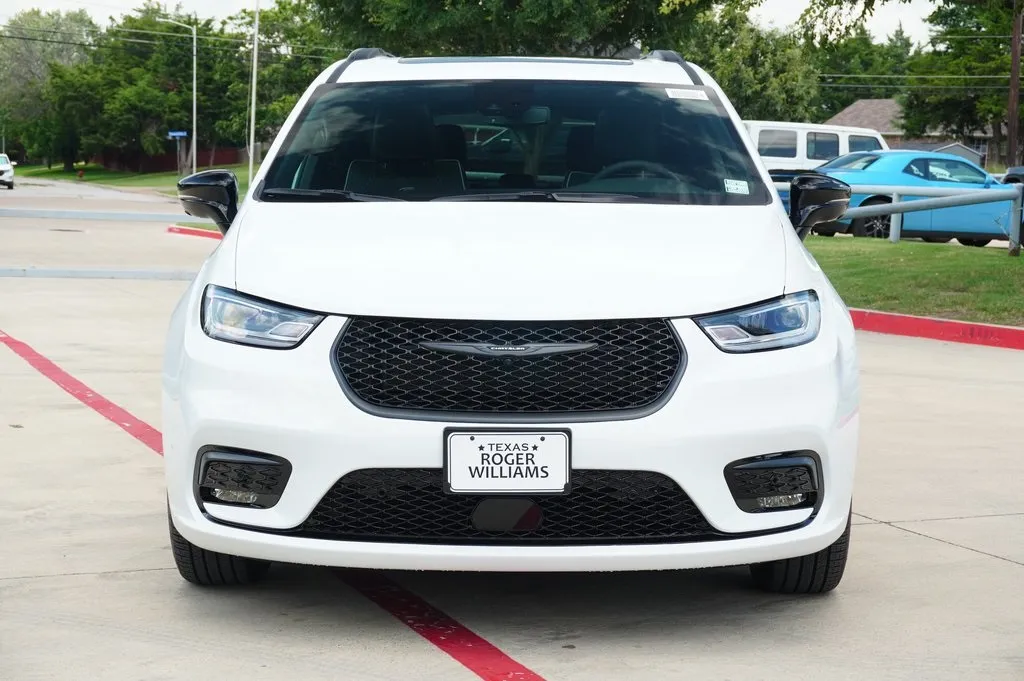 2025 Chrysler Pacifica Limited photo 12