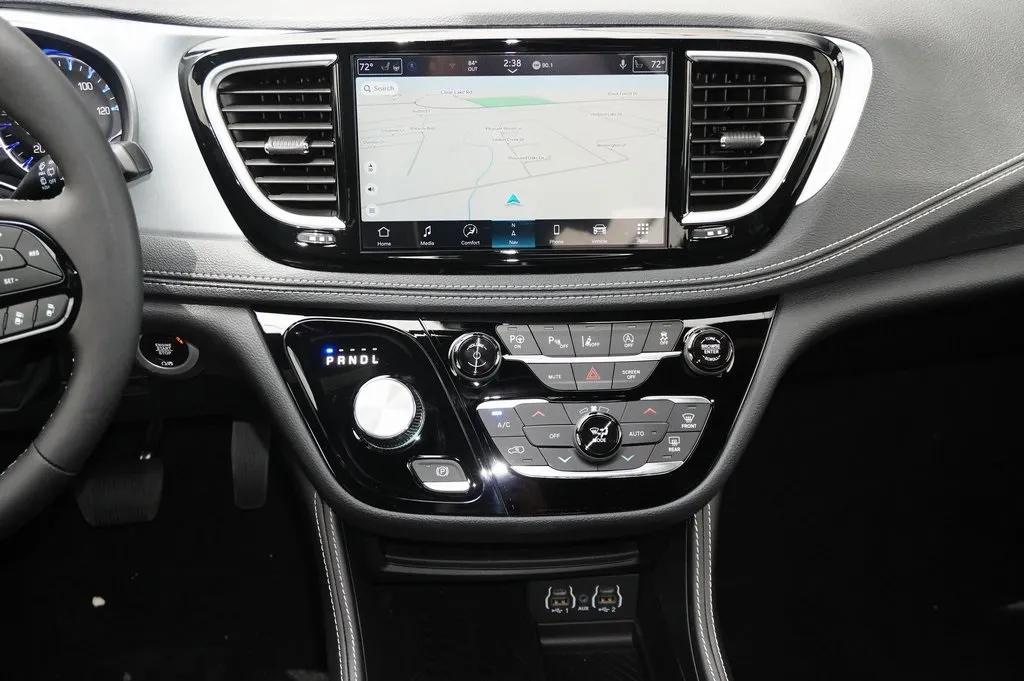 2025 Chrysler Pacifica Limited photo 8