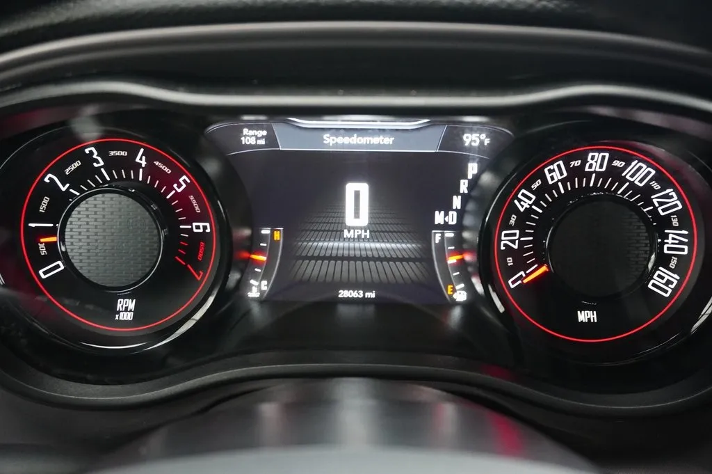 2023 Dodge Challenger SXT photo 4
