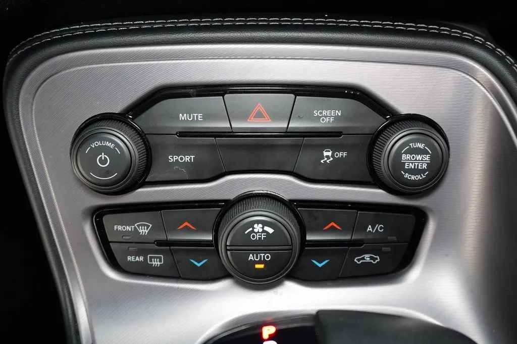2023 Dodge Challenger SXT photo 5