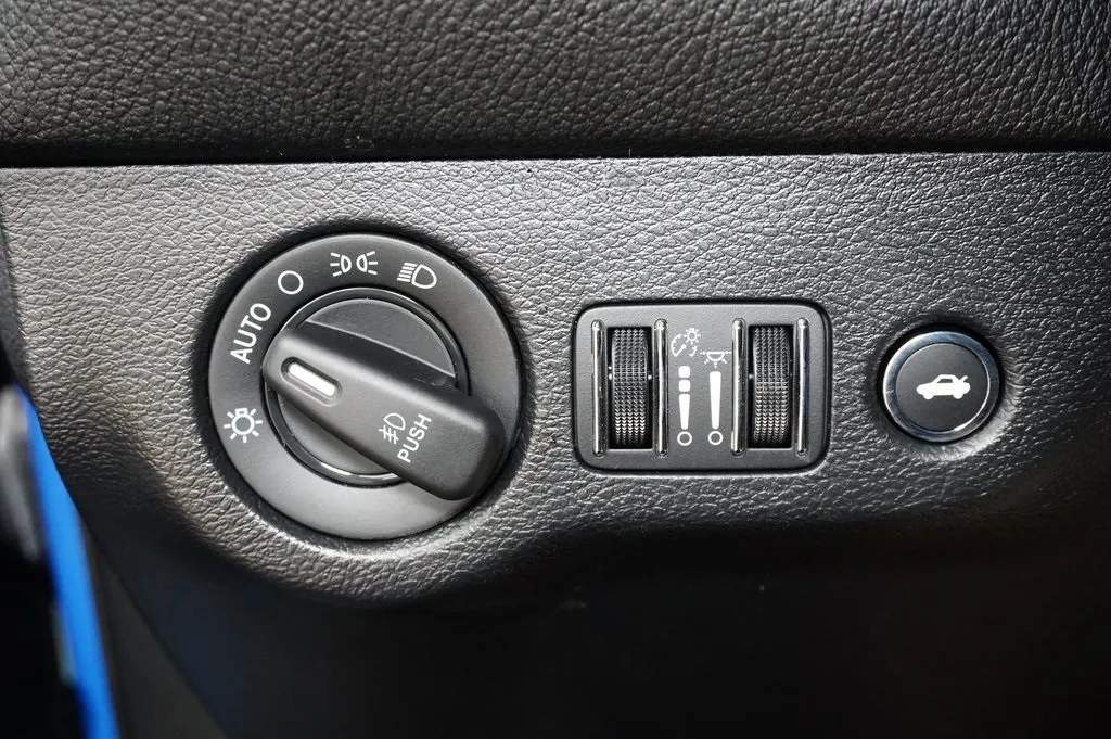 2023 Dodge Challenger SXT photo 17