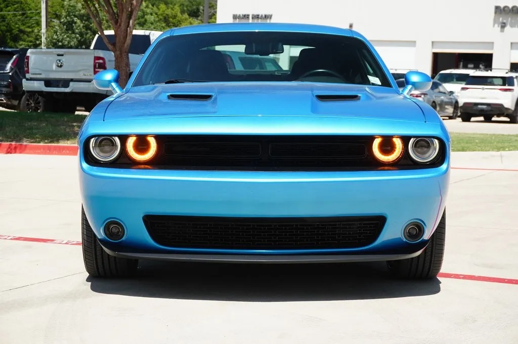 2023 Dodge Challenger SXT photo 3