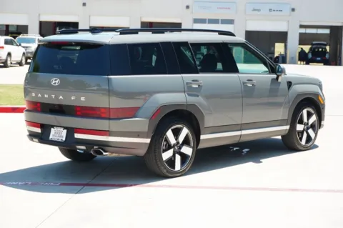 More photos of 2024 Hyundai Santa Fe Limited at Roger Williams Chrysler Dodge Jeep Ram, TX