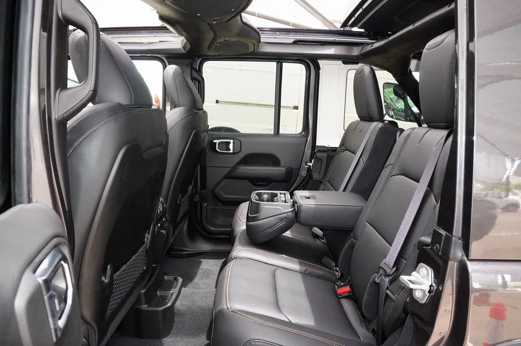 2025 Jeep Wrangler 4-Door Sahara - Photo 12