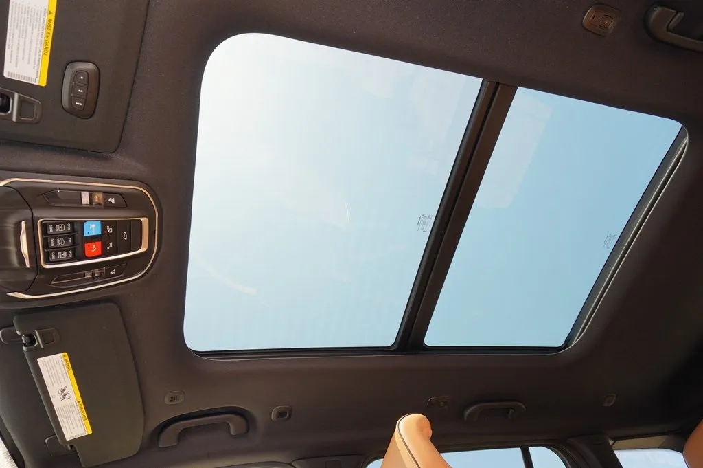 2025 Jeep Grand Cherokee Summit photo 2