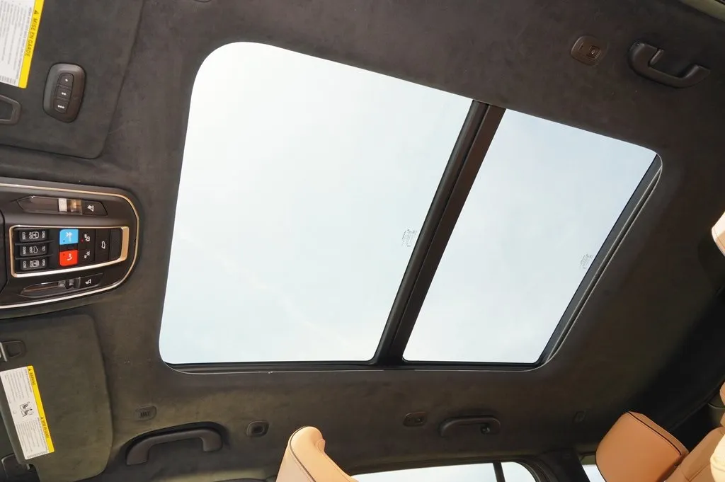 2025 Jeep Grand Cherokee Summit photo 2
