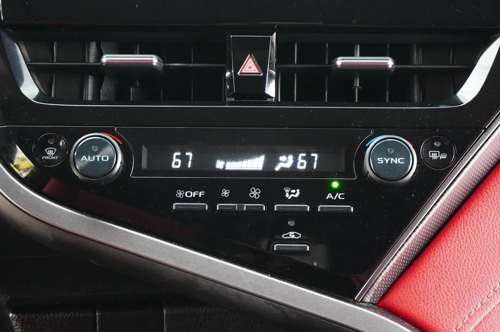 2022 Toyota Camry XSE V6 photo 15