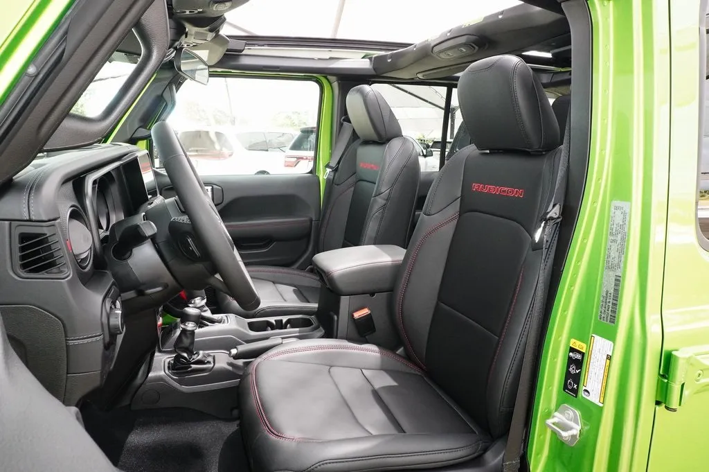 2025 Jeep Wrangler Rubicon photo 4
