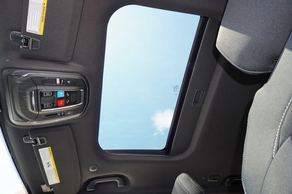 2025 Jeep Grand Cherokee Laredo X photo 2