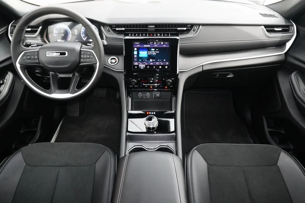 2025 Jeep Grand Cherokee Altitude X photo 3
