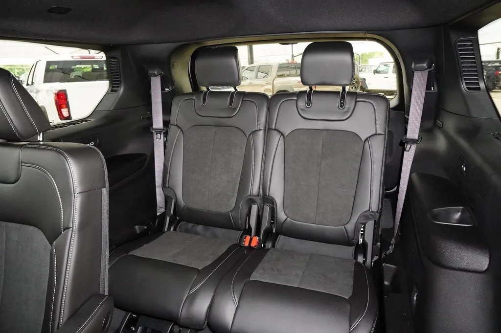 2025 Jeep Grand Cherokee Altitude X photo 4