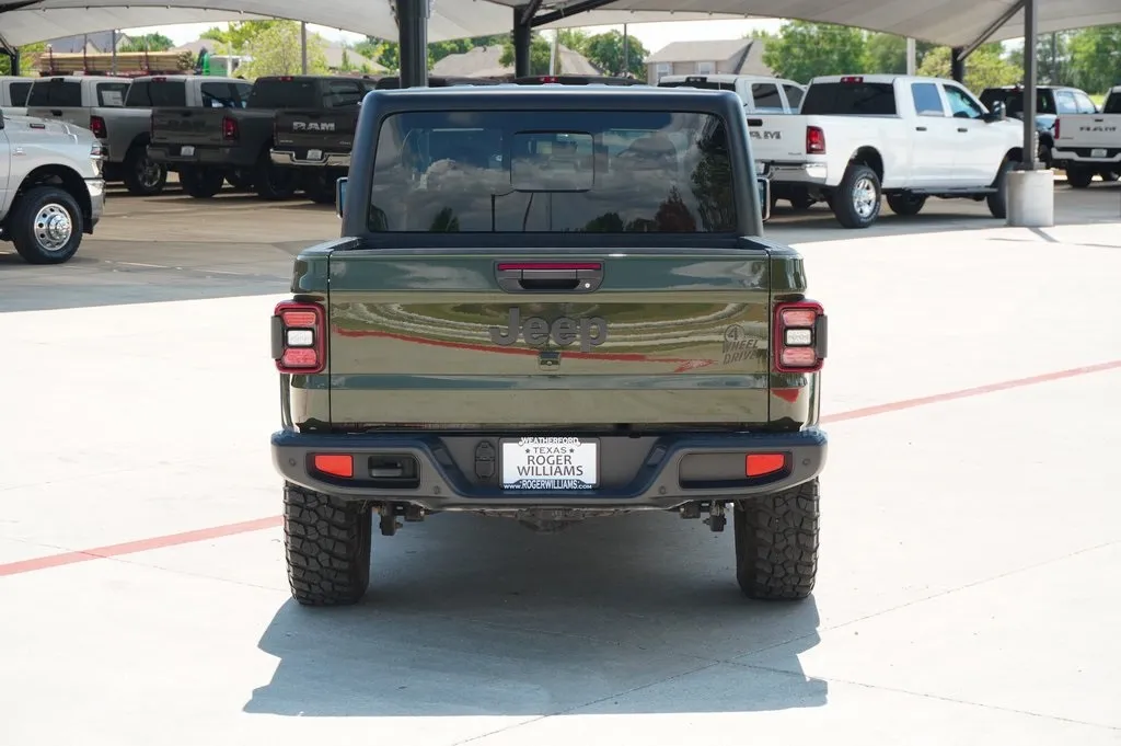 2023 Jeep Gladiator Willys photo 2