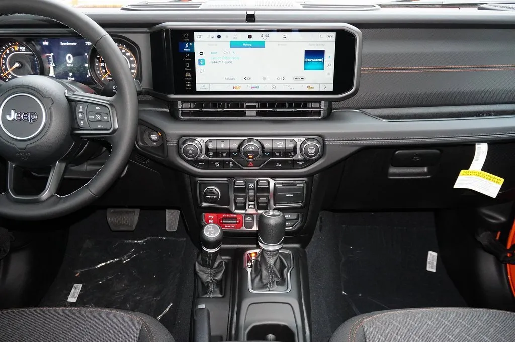 2025 Jeep Gladiator Mojave photo 3