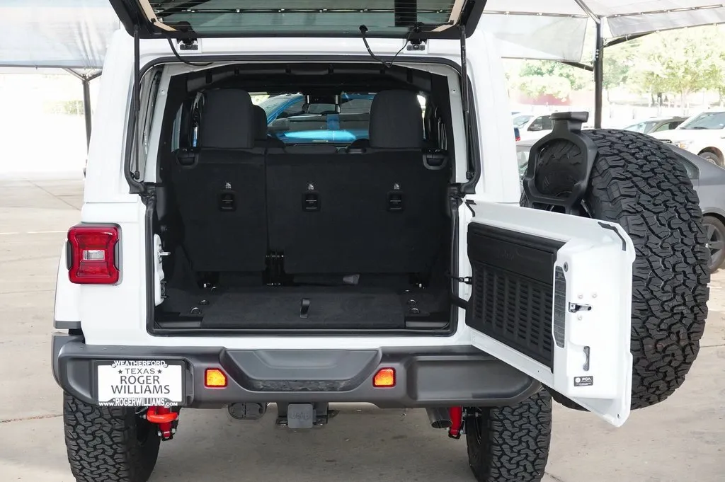 2025 Jeep Wrangler Rubicon photo 11