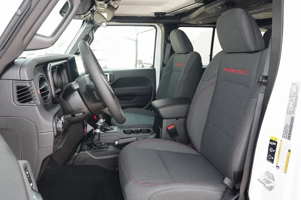 2025 Jeep Wrangler Rubicon photo 4