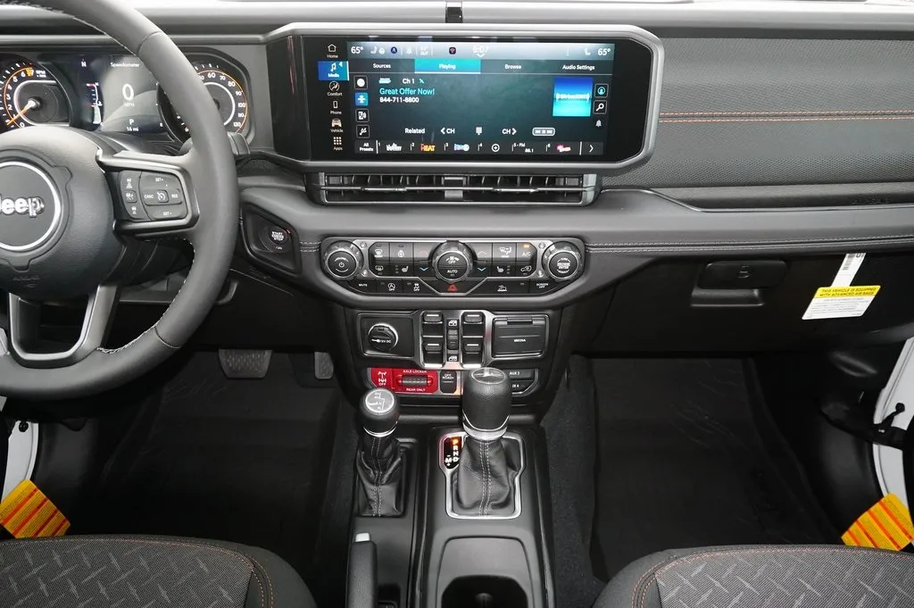 2025 Jeep Gladiator Mojave photo 3