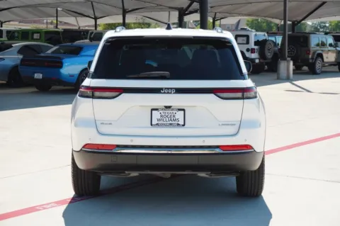 More photos of 2024 Jeep Grand Cherokee Laredo at Roger Williams Chrysler Dodge Jeep Ram, TX