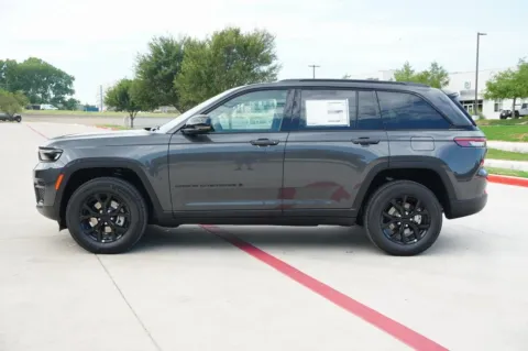 Photos of 2025 Jeep Grand Cherokee Altitude X for sale in Weatherford, TX at Roger Williams Chrysler Dodge Jeep Ram