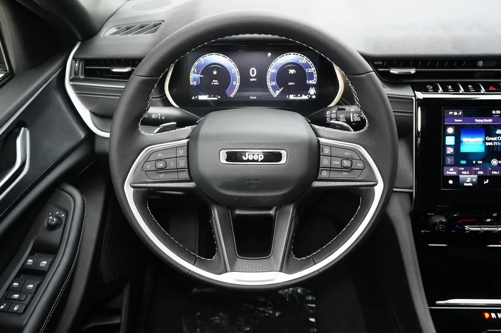 2025 Jeep Grand Cherokee Altitude X photo 2