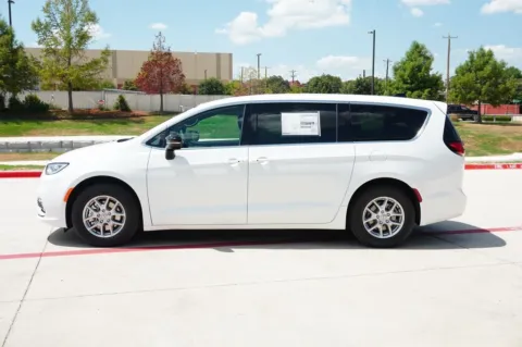Photos of 2026 Chrysler Pacifica Select for sale in Weatherford, TX at Roger Williams Chrysler Dodge Jeep Ram