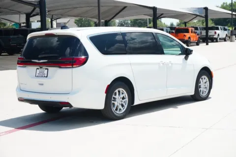 More photos of 2026 Chrysler Pacifica Select at Roger Williams Chrysler Dodge Jeep Ram, TX