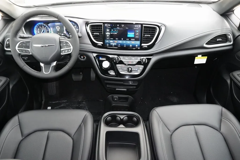 2026 Chrysler Pacifica photo 12