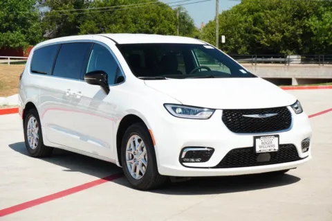 More photos of 2026 Chrysler Pacifica Select at Roger Williams Chrysler Dodge Jeep Ram, TX