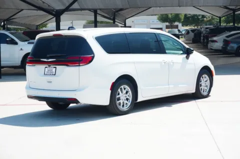 More photos of 2026 Chrysler Pacifica Select at Roger Williams Chrysler Dodge Jeep Ram, TX