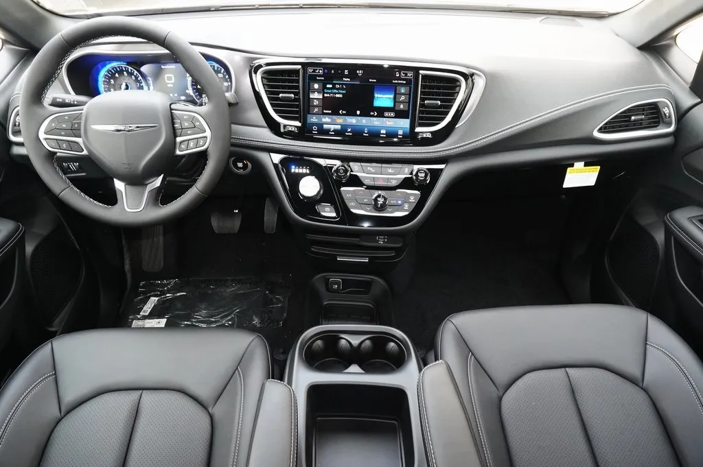 2026 Chrysler Pacifica photo 11