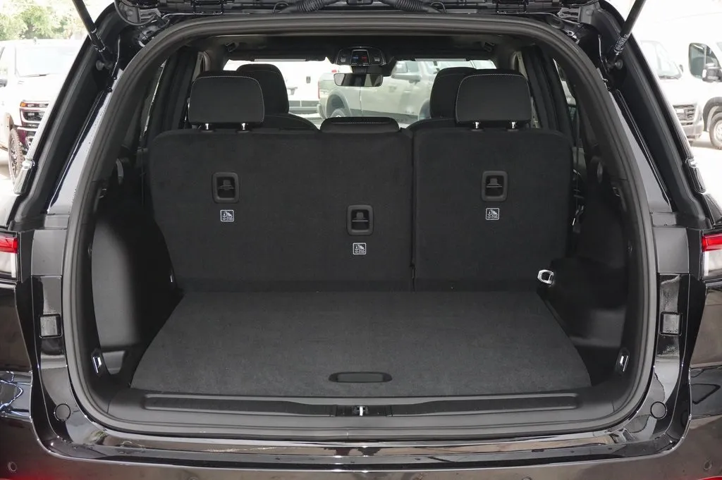 2025 Jeep Grand Cherokee Laredo X photo 4