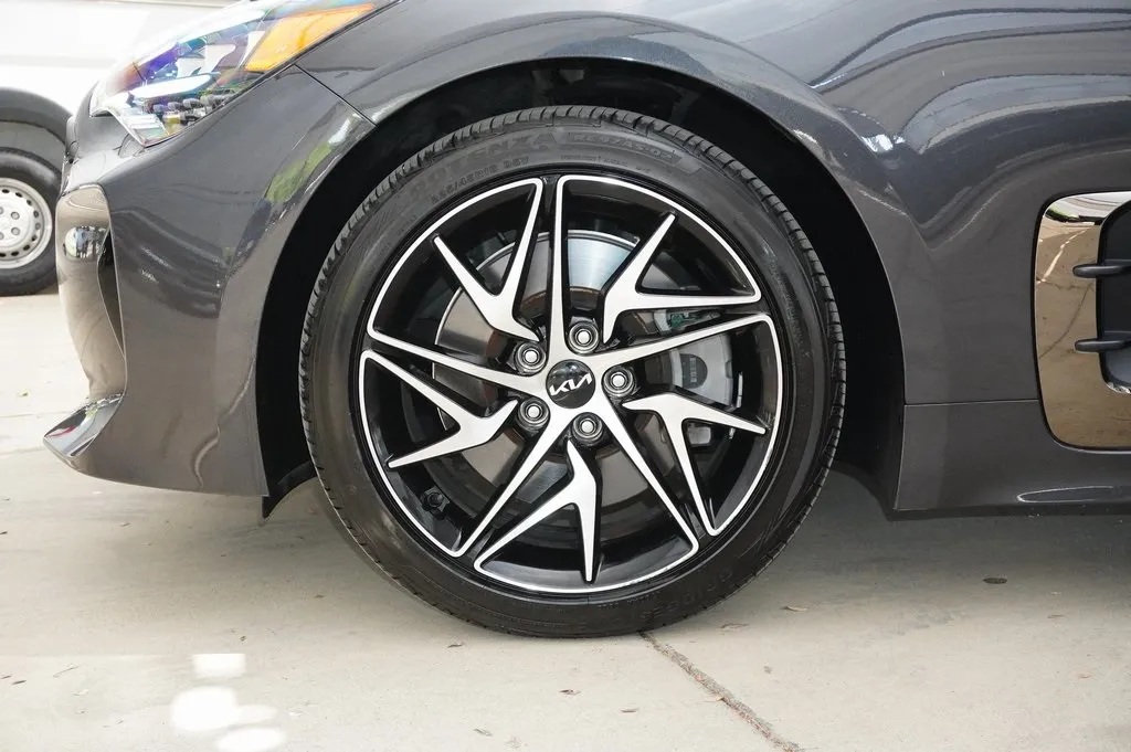 2023 Kia Stinger GT-Line photo 4