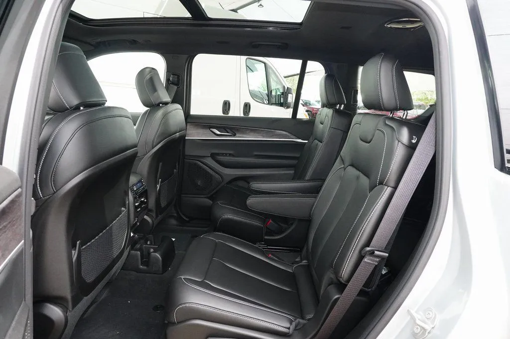 2025 Jeep Grand Cherokee L Limited - Photo 12