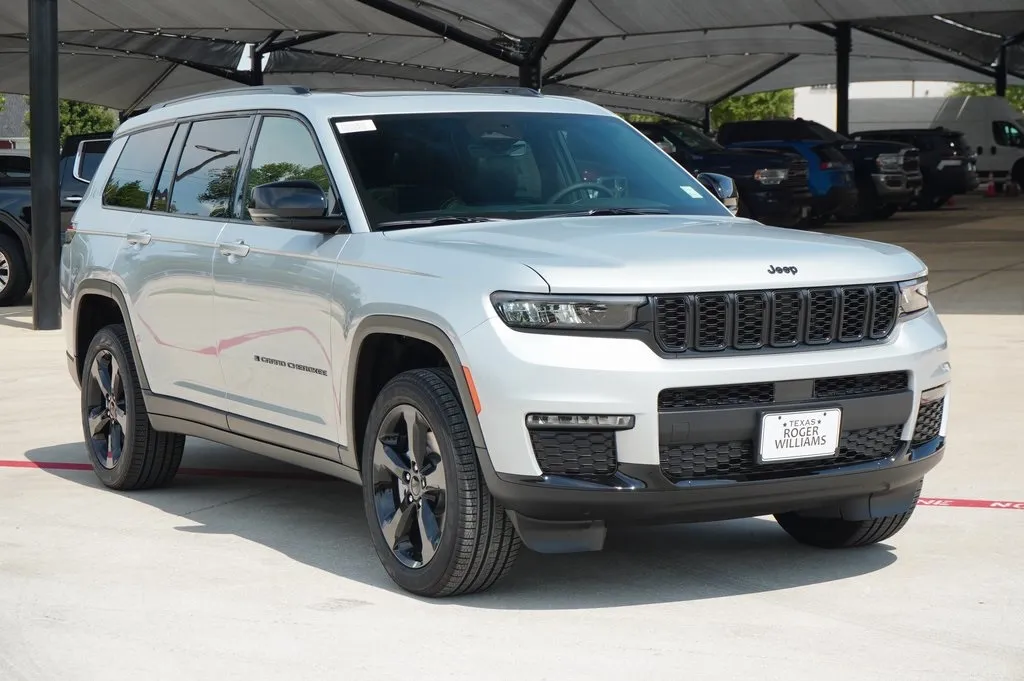 2025 Jeep Grand Cherokee Limited photo 2