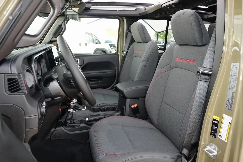 2025 Jeep Wrangler Rubicon photo 4