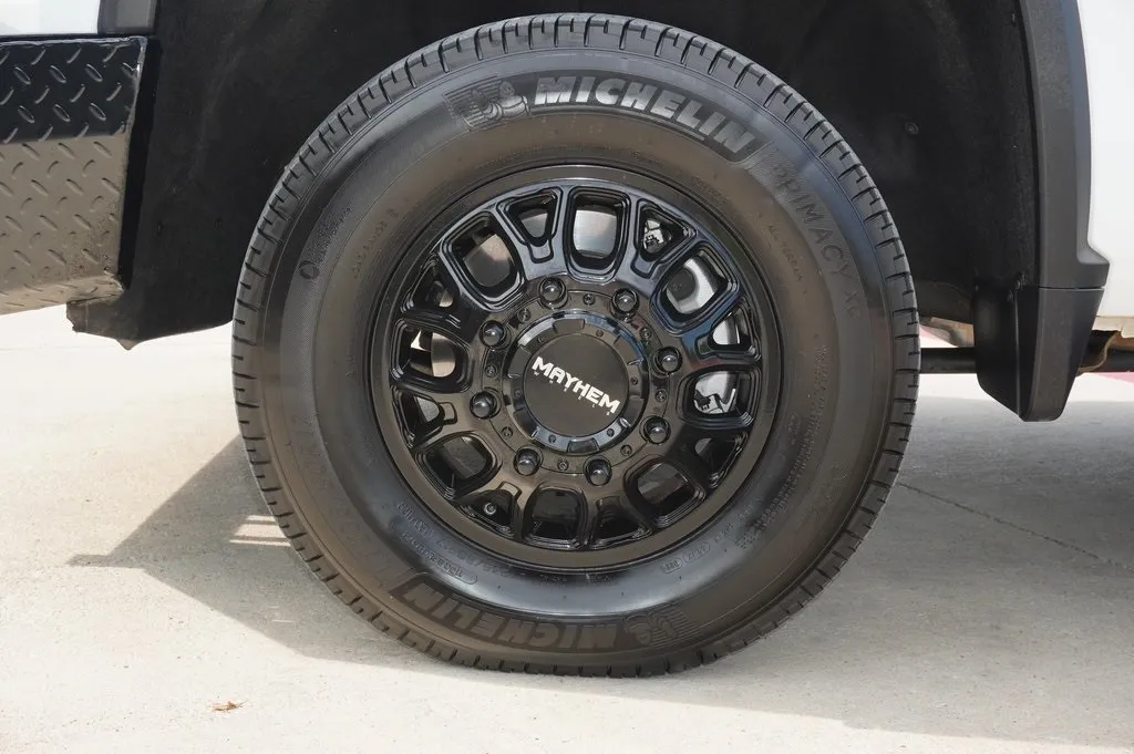 2025 Chevrolet Silverado 3500HD LT photo 3