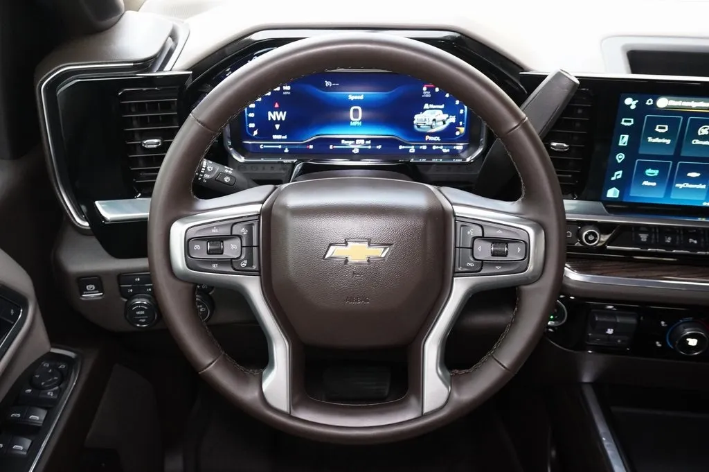 2025 Chevrolet Silverado 3500HD LT photo 16