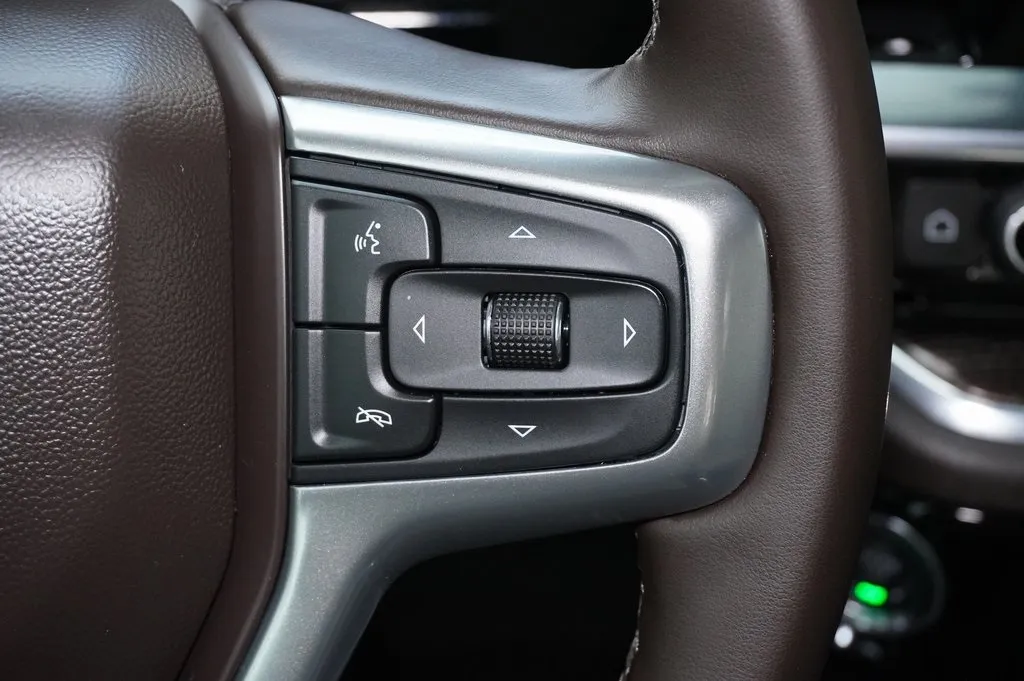 2025 Chevrolet Silverado 3500HD LT photo 26