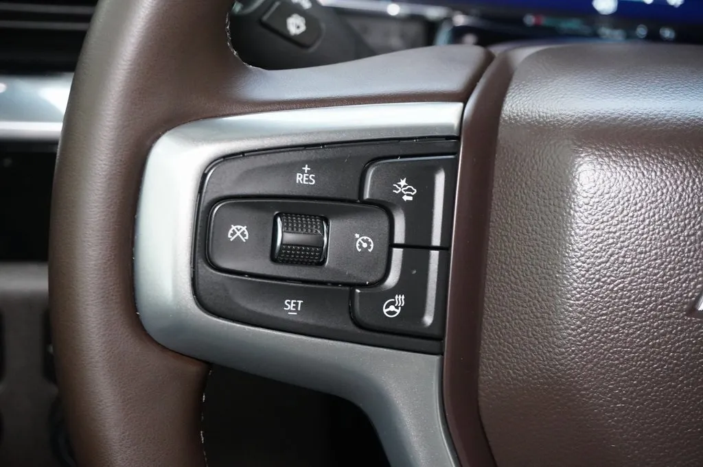 2025 Chevrolet Silverado 3500HD LT photo 7