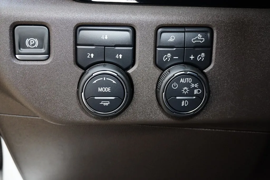 2025 Chevrolet Silverado 3500HD LT photo 17