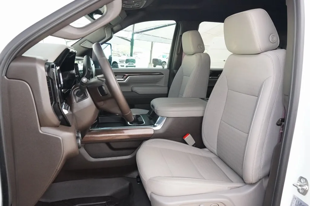 2025 Chevrolet Silverado 3500HD LT photo 18