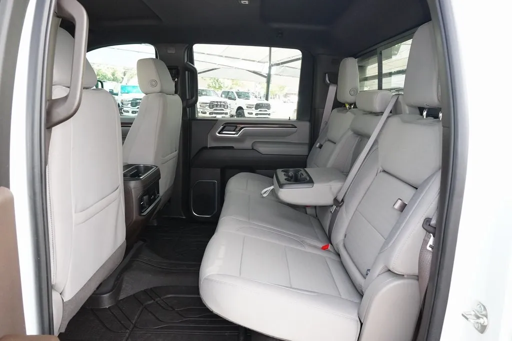 2025 Chevrolet Silverado 3500HD LT photo 28