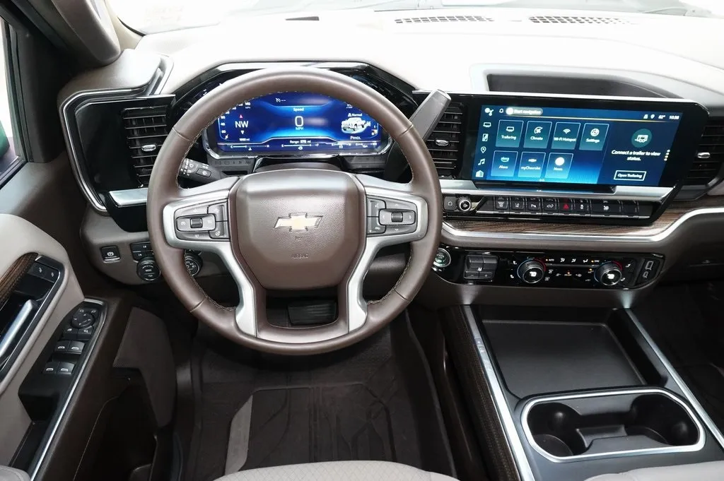2025 Chevrolet Silverado 3500HD LT photo 9