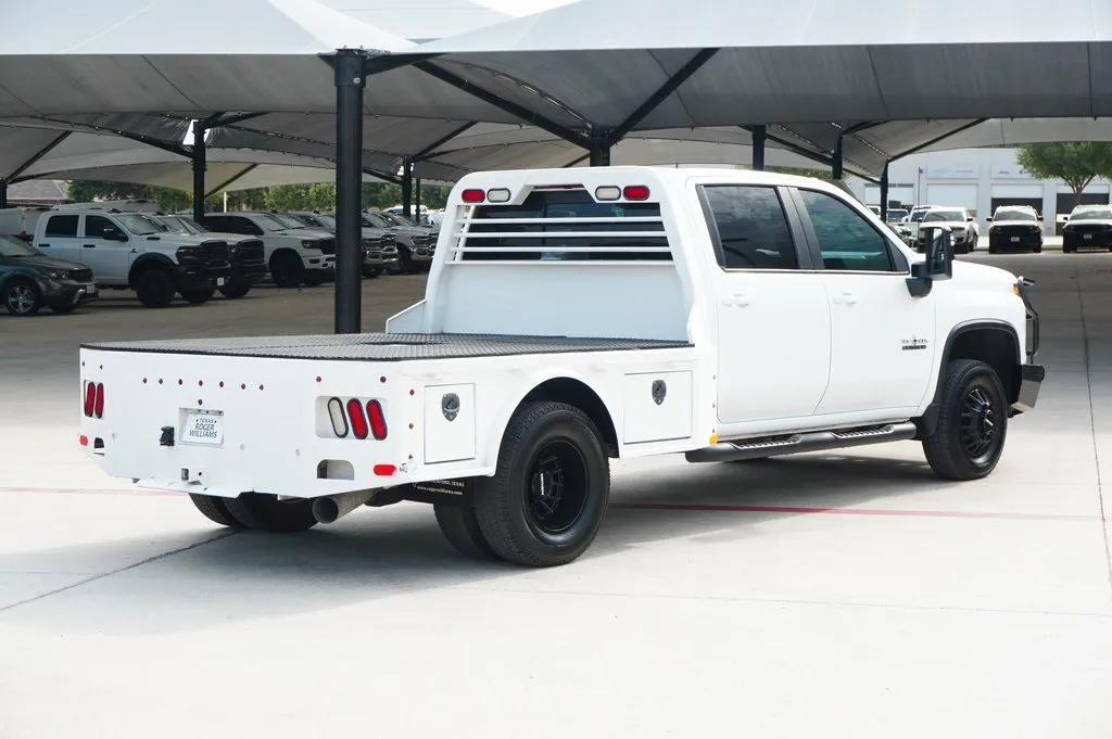 2025 Chevrolet Silverado 3500HD LT photo 2