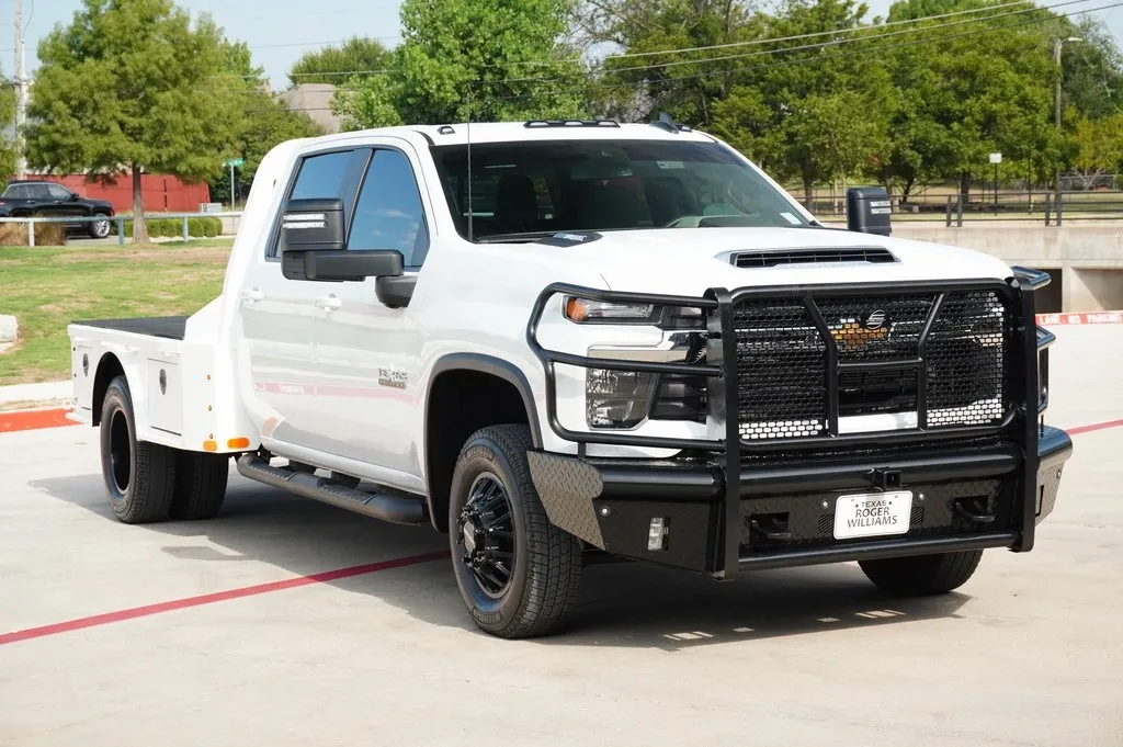 2025 Chevrolet Silverado 3500HD LT photo 12