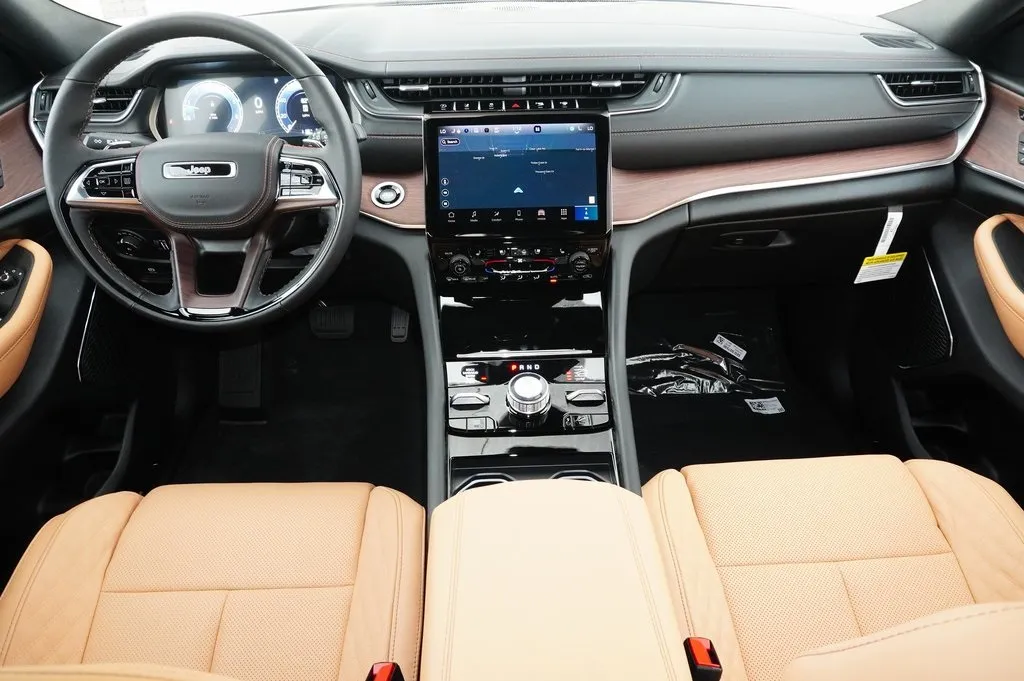 2025 Jeep Grand Cherokee L Summit photo 3