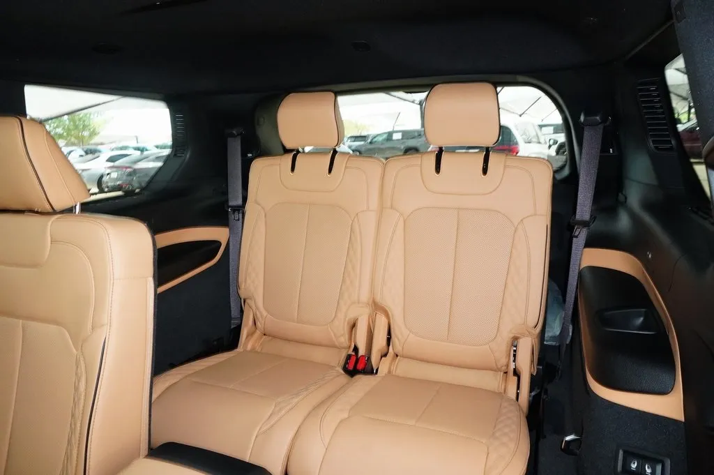 2025 Jeep Grand Cherokee L Summit photo 4