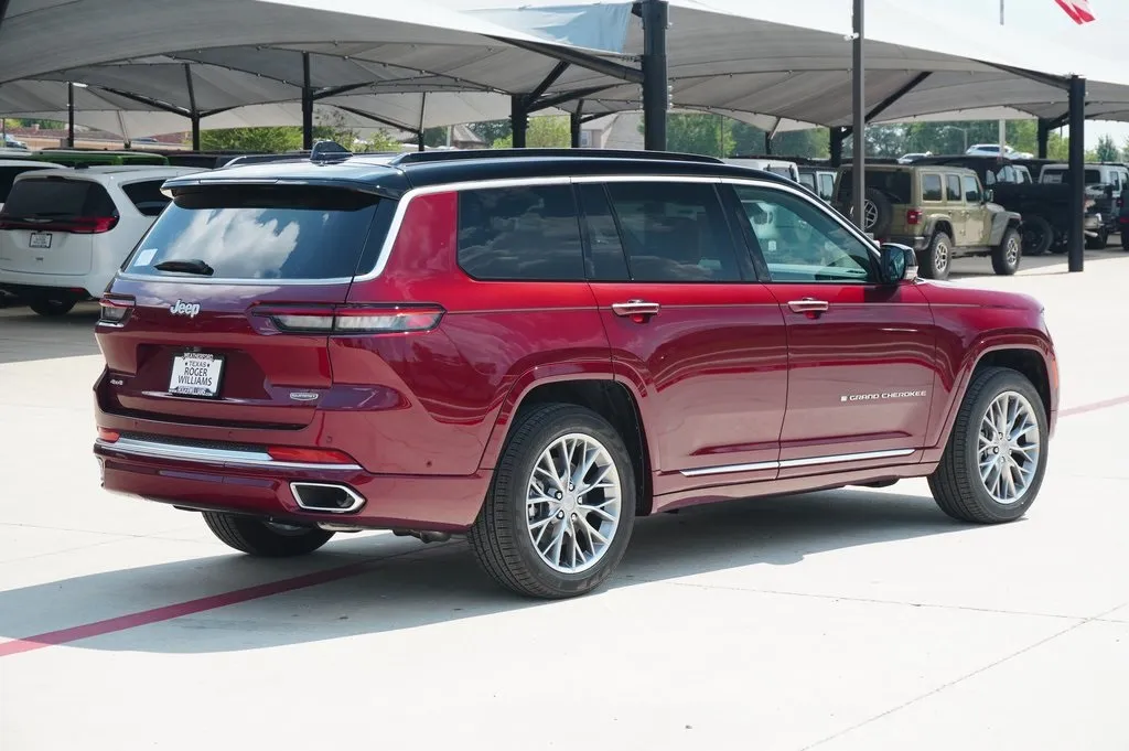 2025 Jeep Grand Cherokee L Summit photo 2