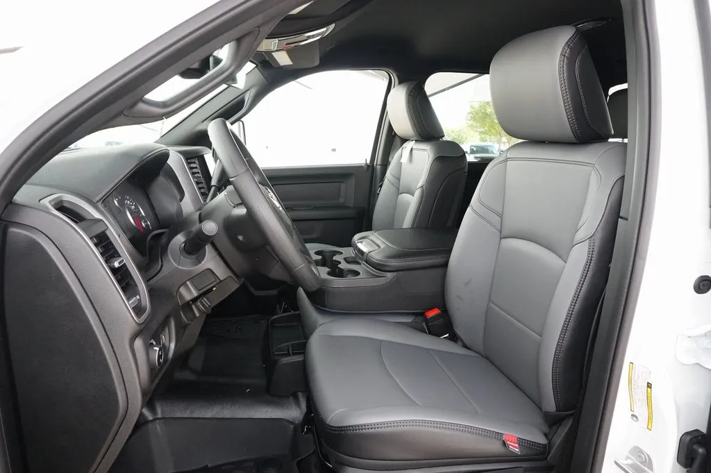 2026 Ram 3500 Tradesman photo 4