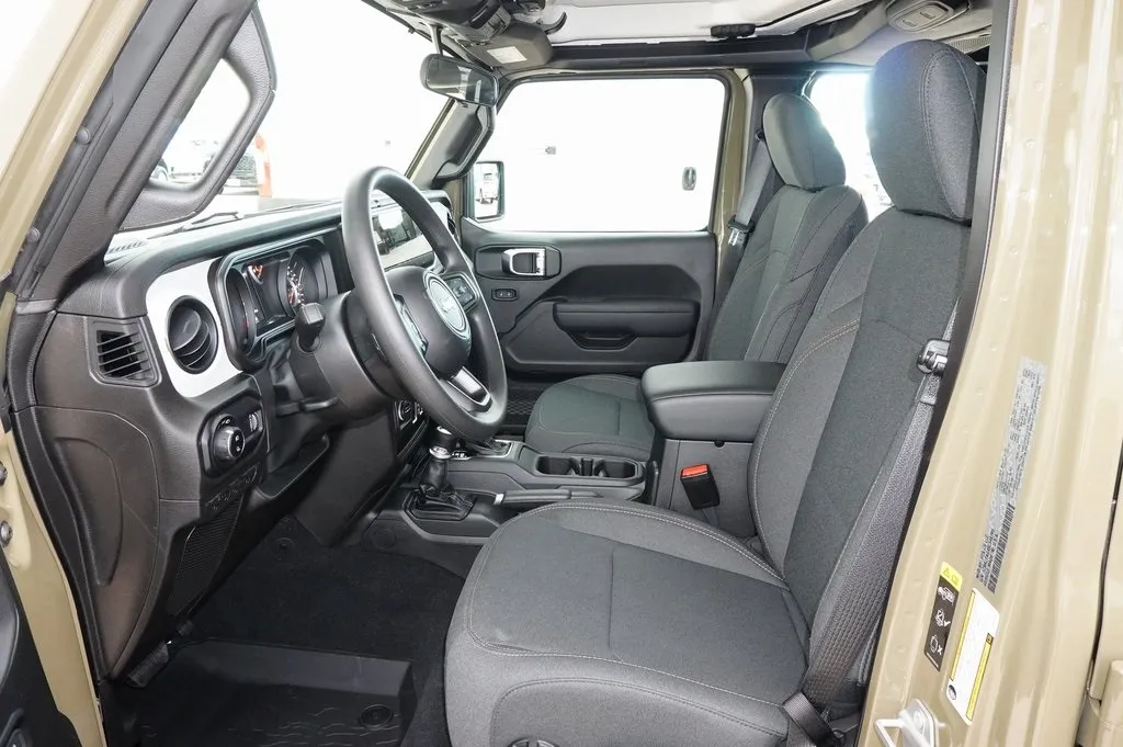2025 Jeep Gladiator Sport photo 4